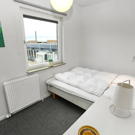 Paen Med Balkon Sj3212 Henne Strand